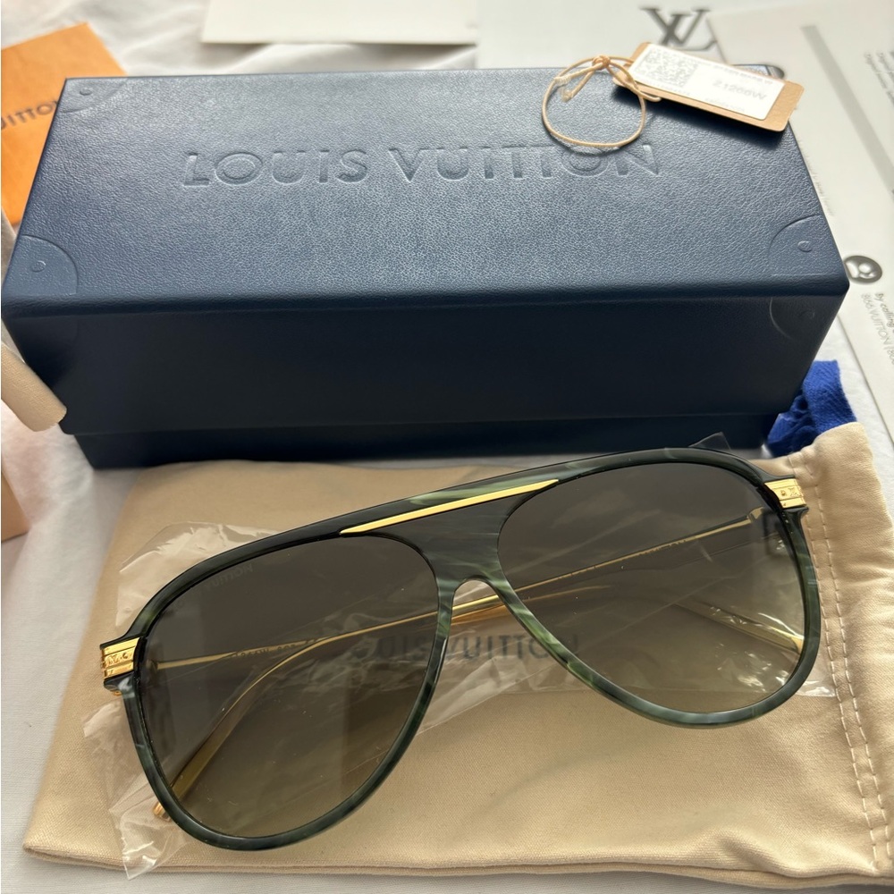 louis vuitton sunglasses men /new With Box/ Bag